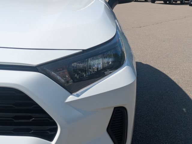 Used 2021 Toyota RAV4 LE AWD/4WD image 14