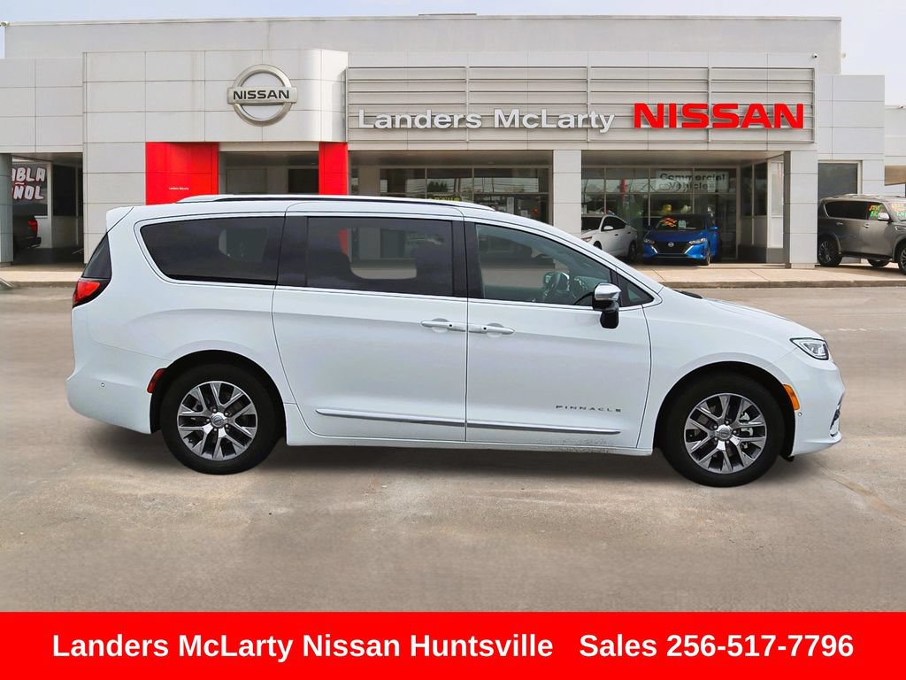 Used 2025 Chrysler Pacifica Pinnacle FWD video 2