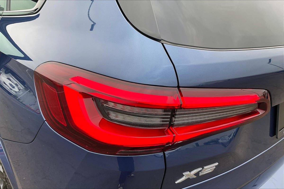 Used 2022 BMW X5 sDrive40i w/ M Sport Package RWD image 25