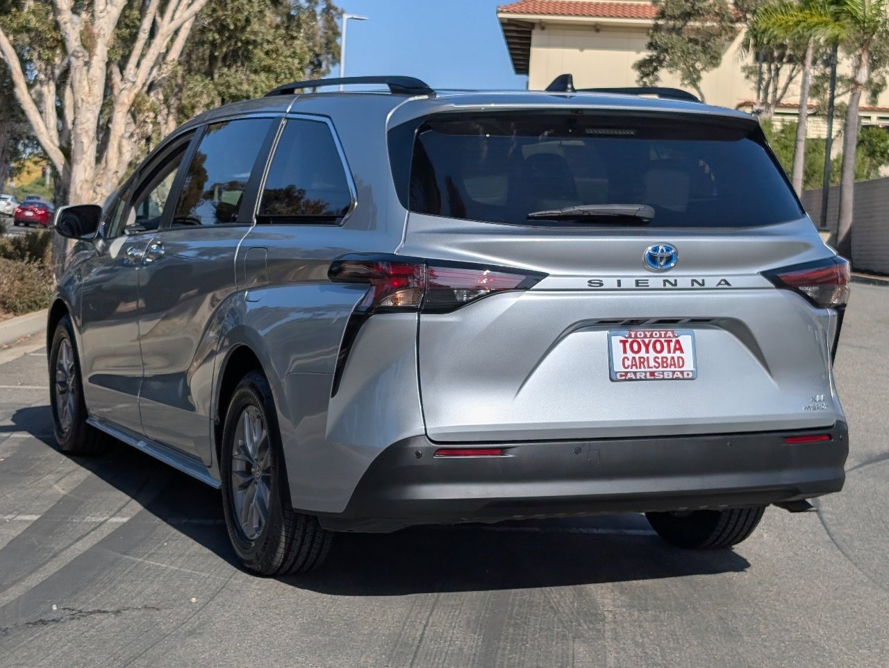 Used 2024 Toyota Sienna XLE image 13