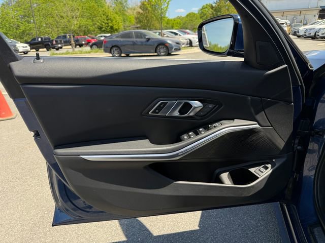 Used 2022 BMW 330i Sedan w/ Driving Assistance Package RWD image 10