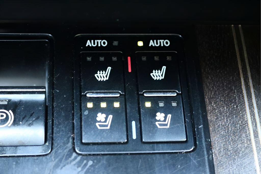 Used 2018 Lexus RX 350L Luxury w/ Accessory Package AWD/4WD image 29