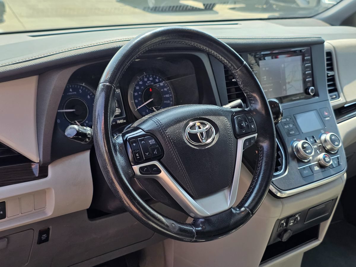Used 2019 Toyota Sienna XLE w/ XLE Navigation Package FWD image 23