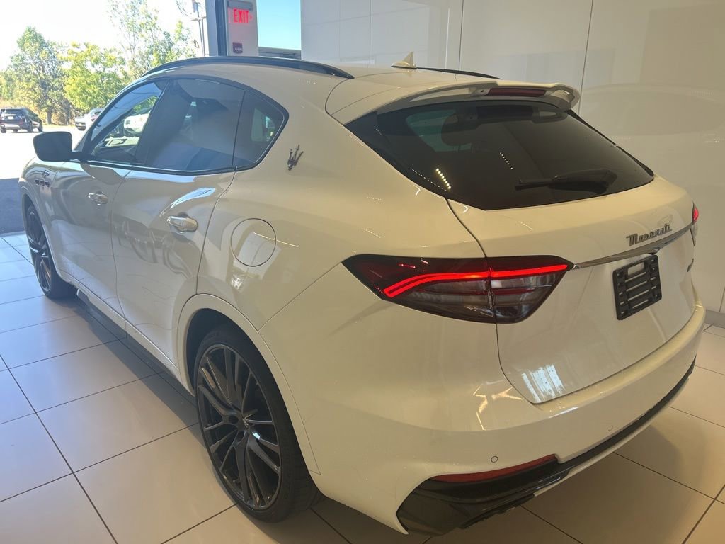 Used 2022 Maserati Levante Trofeo image 2