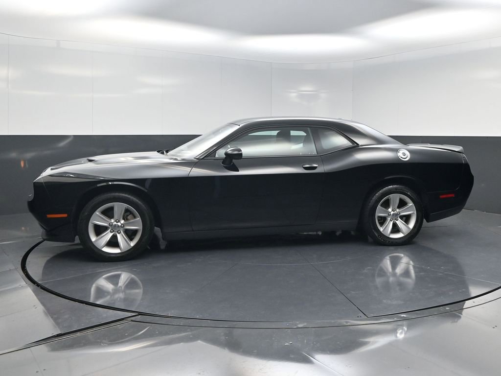 Used 2023 Dodge Challenger SXT image 3
