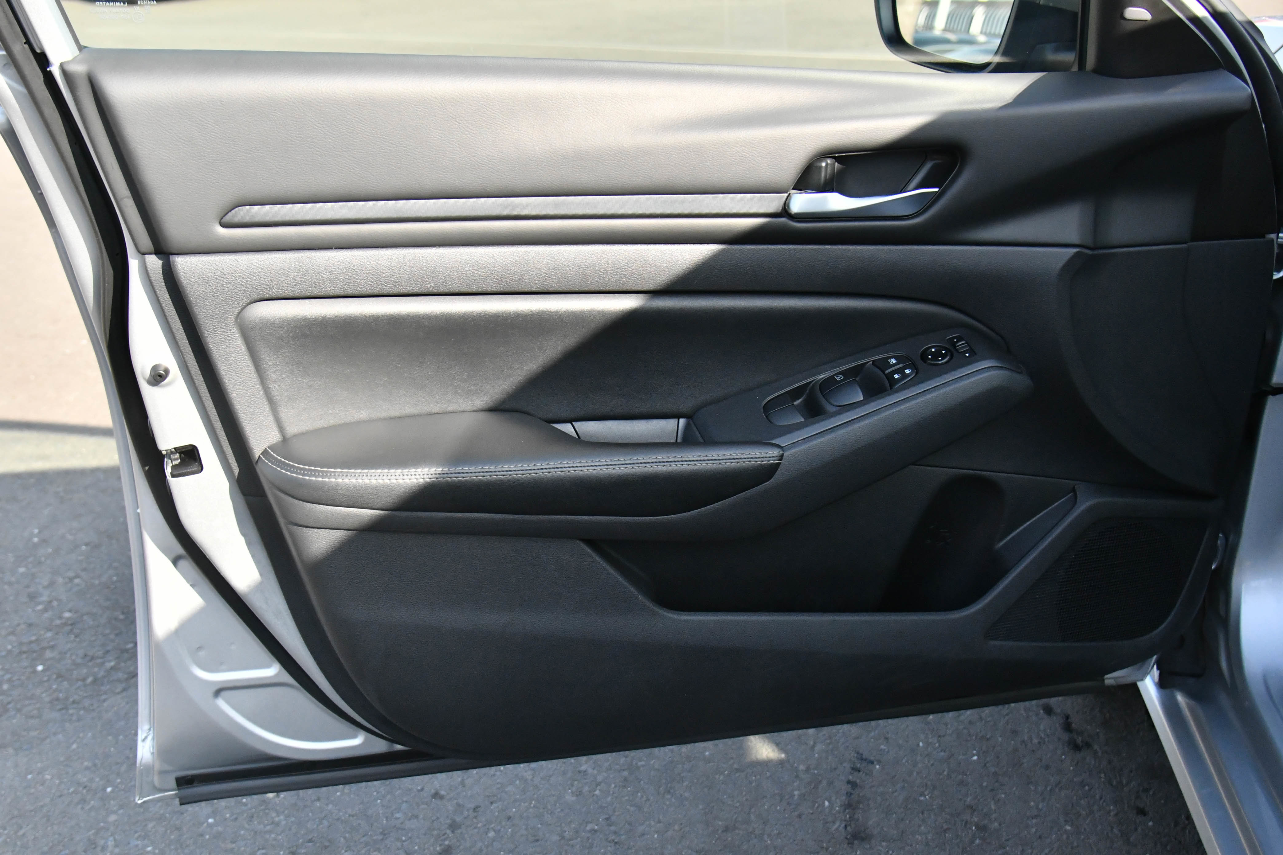 Used 2024 Nissan Altima 2.5 SV image 13