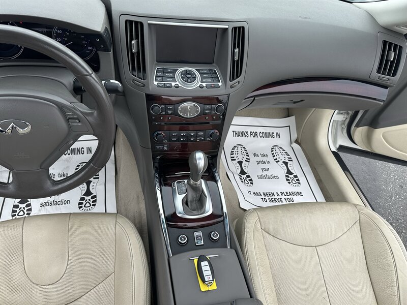 Used 2014 INFINITI Q60 Convertible w/ Premium Package RWD image 22