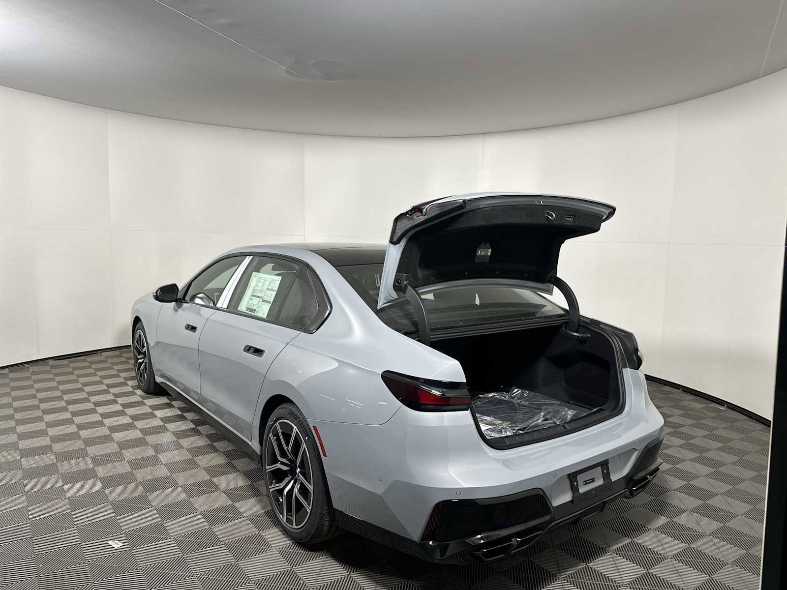 New 2026 BMW 760i xDrive w/ Executive Package image 20