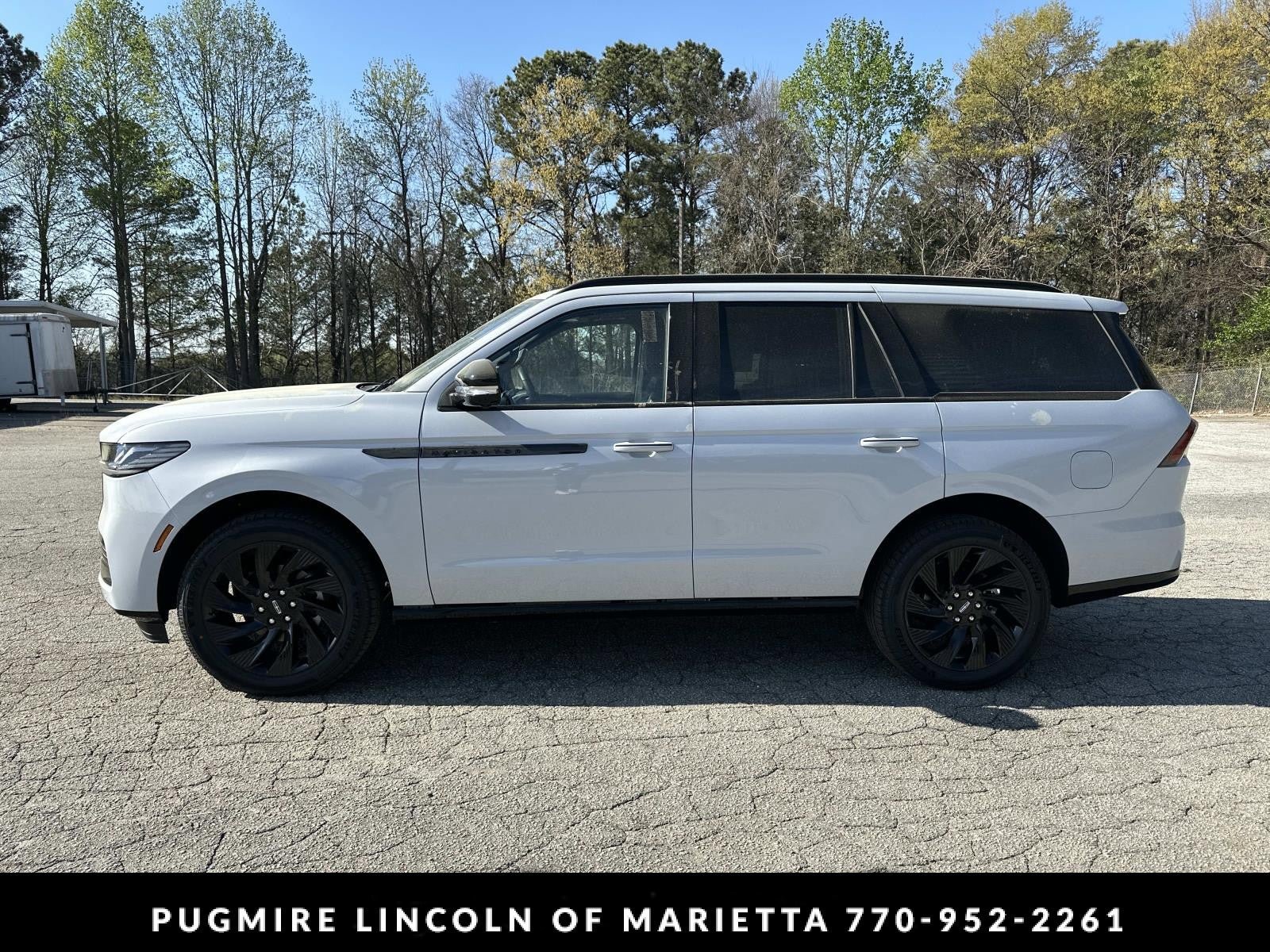 New 2026 Lincoln Navigator Reserve w/ Jet Appearance Package AWD/4WD image 4