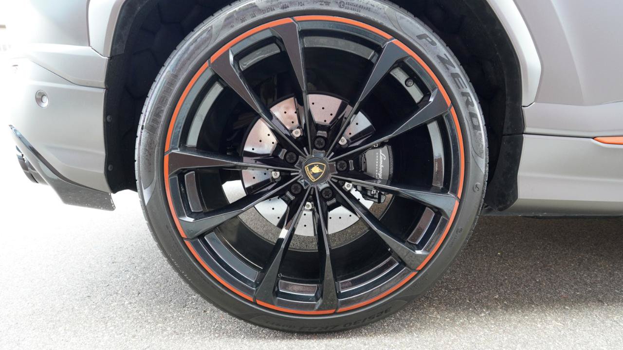Used 2022 Lamborghini Urus AWD/4WD image 28