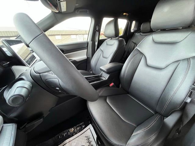 Used 2024 Jeep Compass Limited image 18