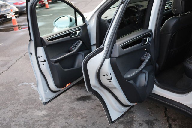 Used 2023 Porsche Macan S image 21