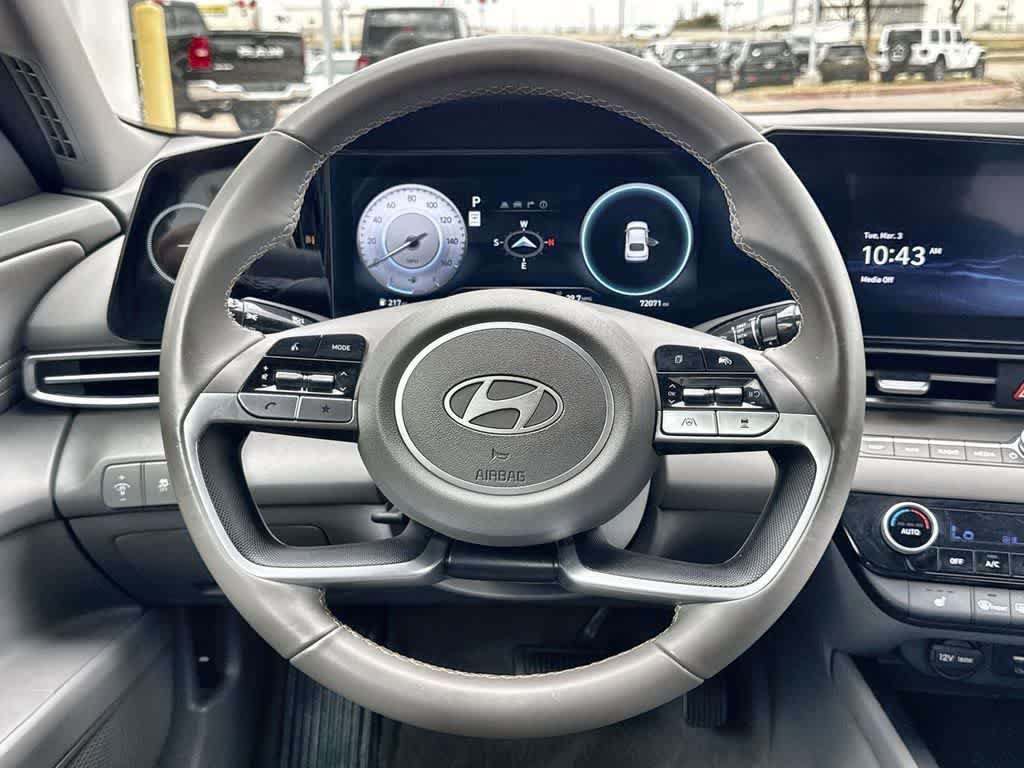 Used 2025 Hyundai Elantra SEL FWD image 18