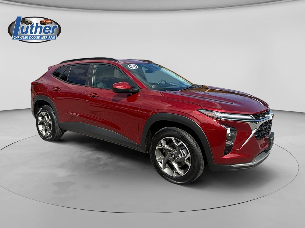 Used 2025 Chevrolet Trax LT FWD image 7