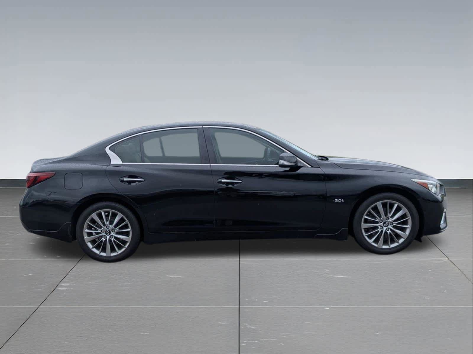 Used 2018 INFINITI Q50 Luxe w/ Essential Package (3.0T Luxe) AWD/4WD image 7