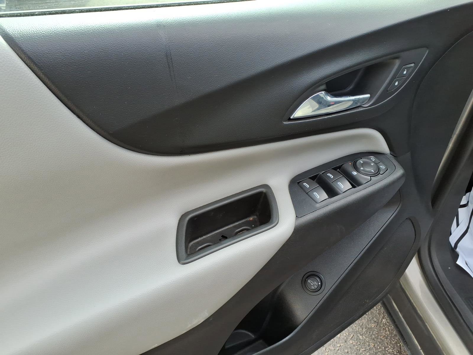 Used 2018 Chevrolet Equinox LT image 12