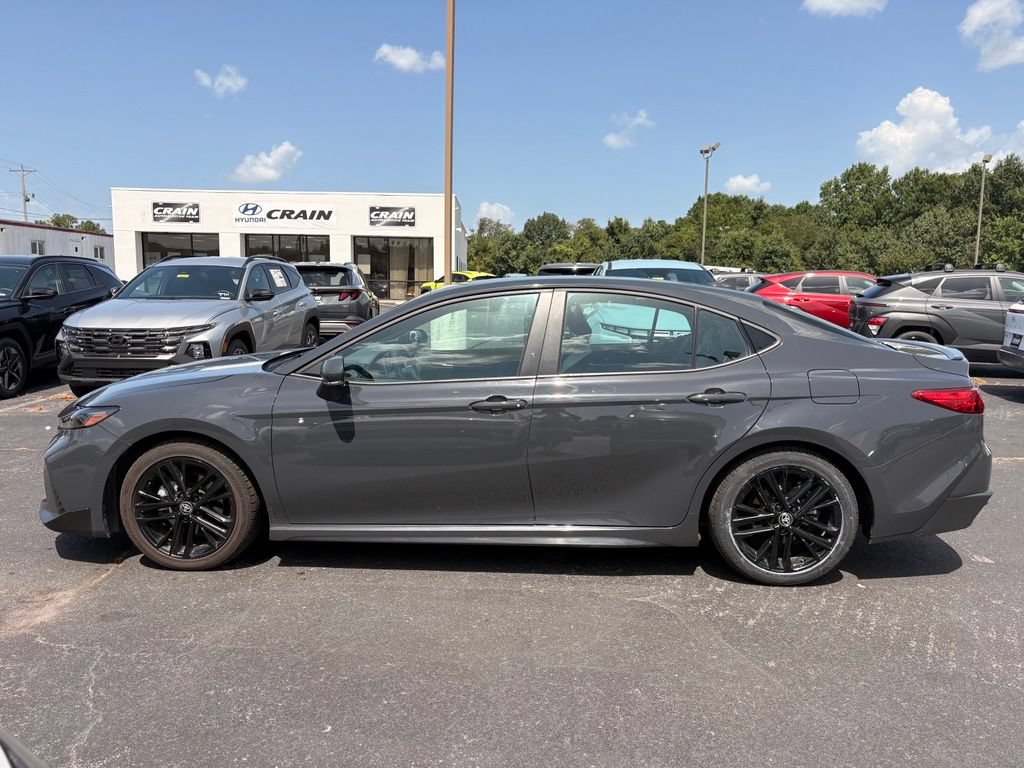 Used 2025 Toyota Camry SE FWD image 4