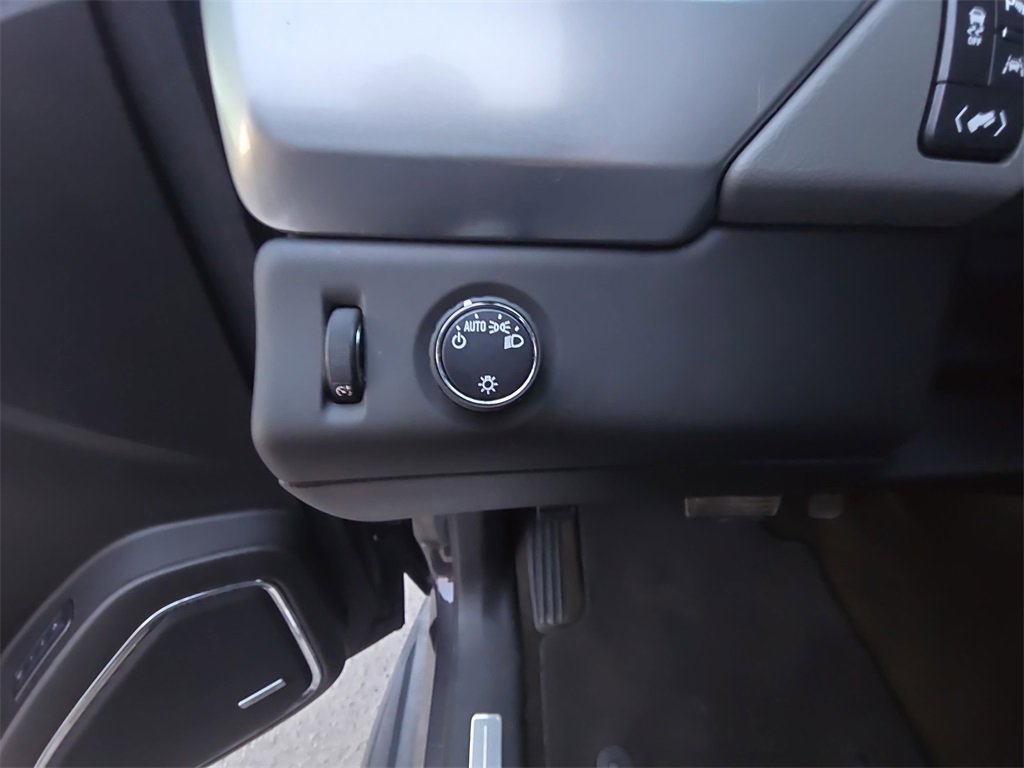 Used 2017 Chevrolet Suburban LT image 22