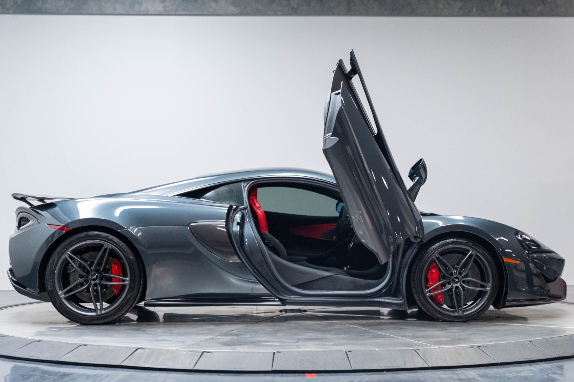 Used 2019 McLaren 570S Coupe RWD image 23