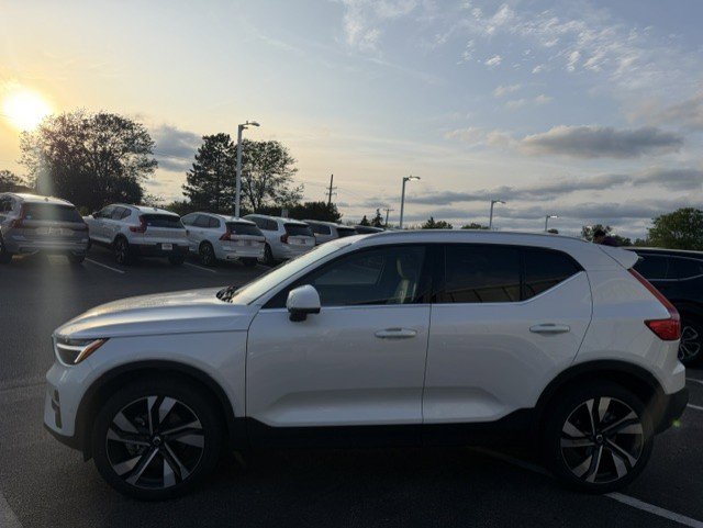 Used 2023 Volvo XC40 B5 Ultimate w/ Protection Package Premier AWD/4WD image 6