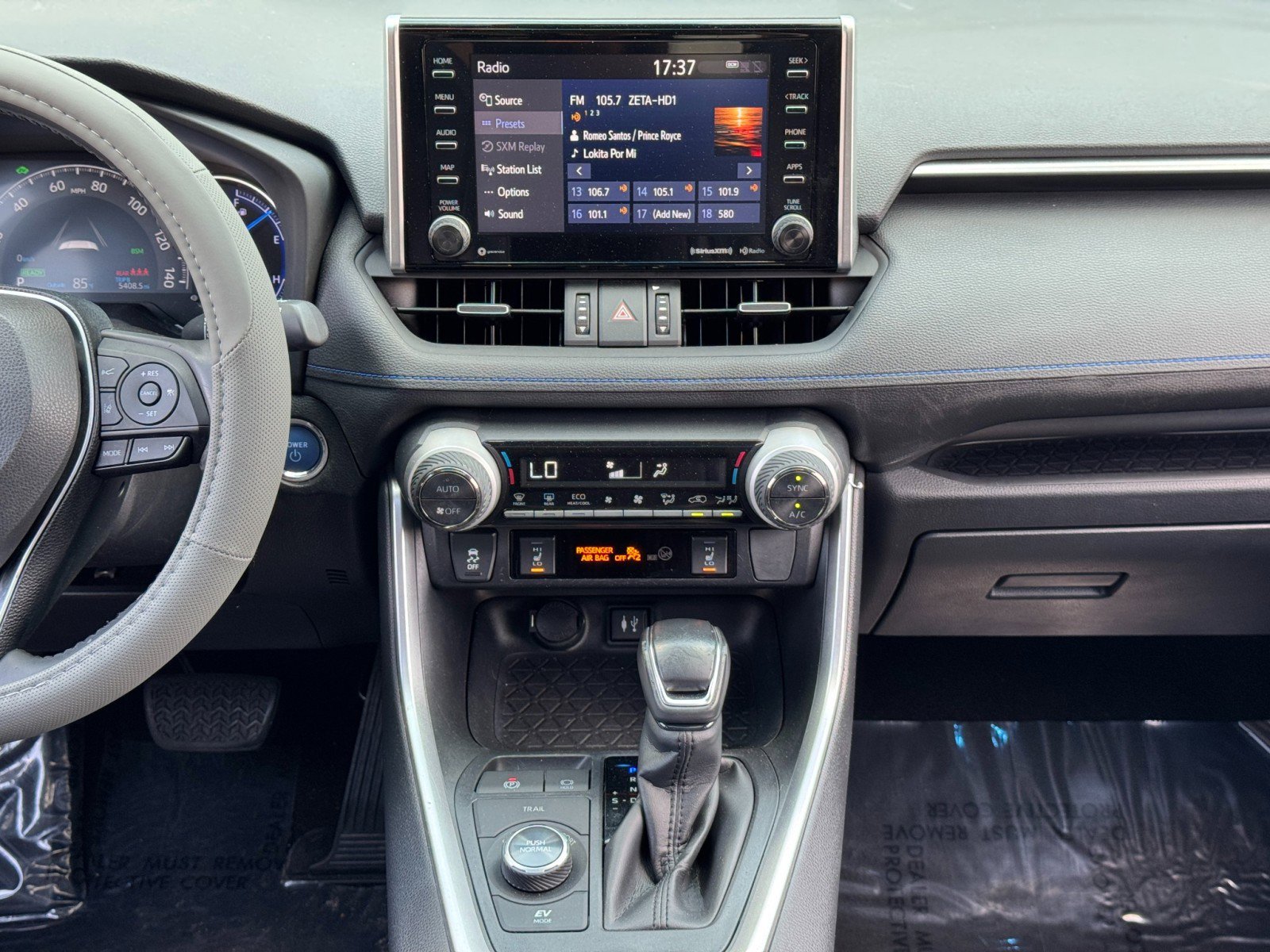 Used 2019 Toyota RAV4 XSE w/ XSE Weather Package AWD/4WD image 23