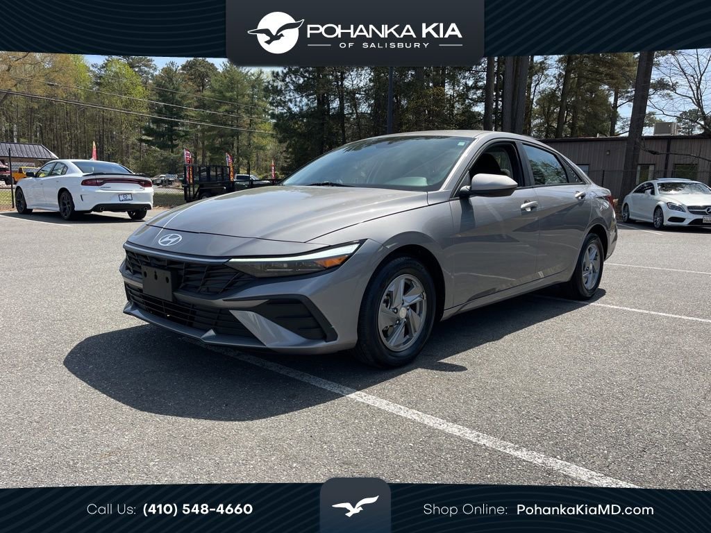 Used 2024 Hyundai Elantra SE image 1