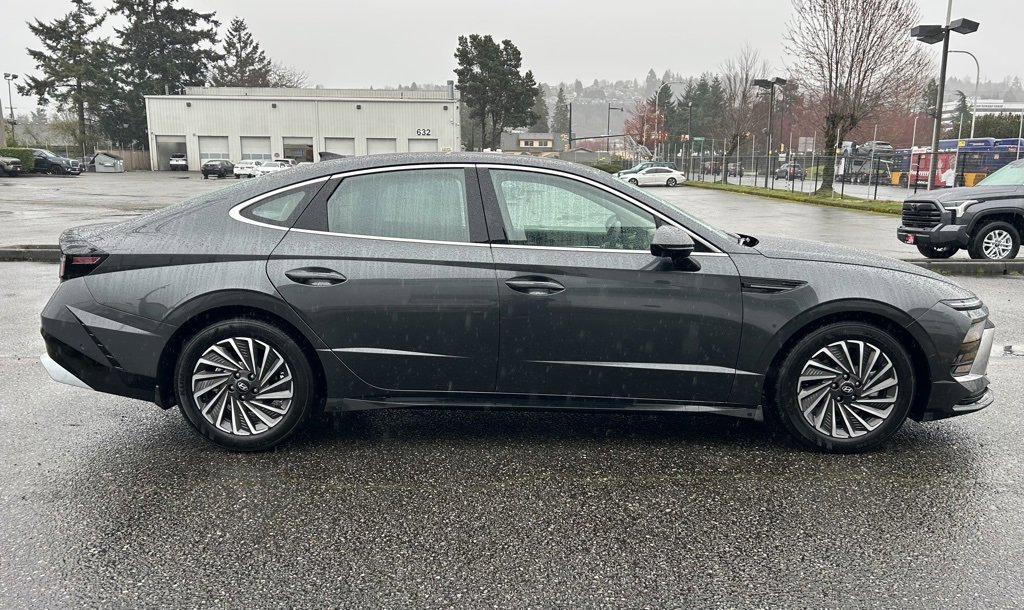 Used 2025 Hyundai Sonata Limited image 4