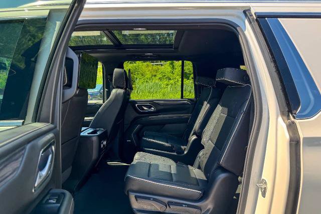 Used 2022 GMC Yukon XL SLT w/ SLT Premium Package AWD/4WD image 24