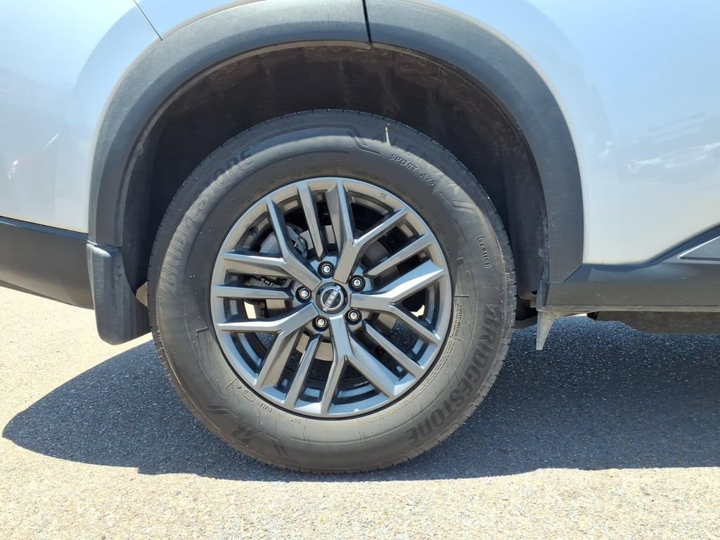 Used 2025 Nissan Rogue S FWD image 19