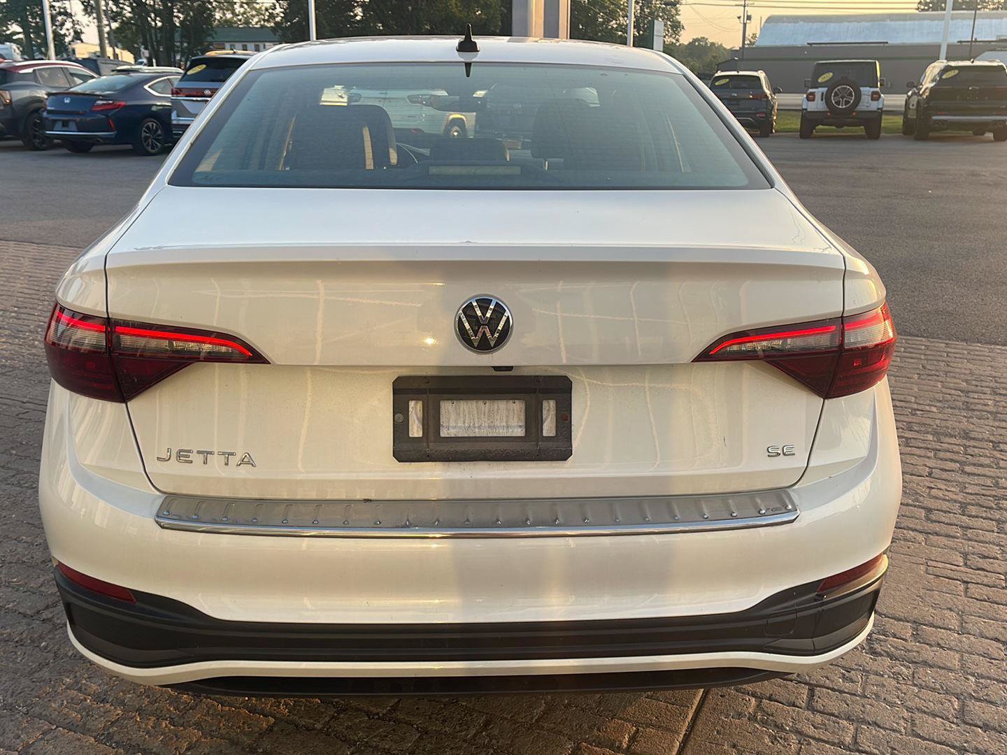 Used 2023 Volkswagen Jetta SE FWD image 5