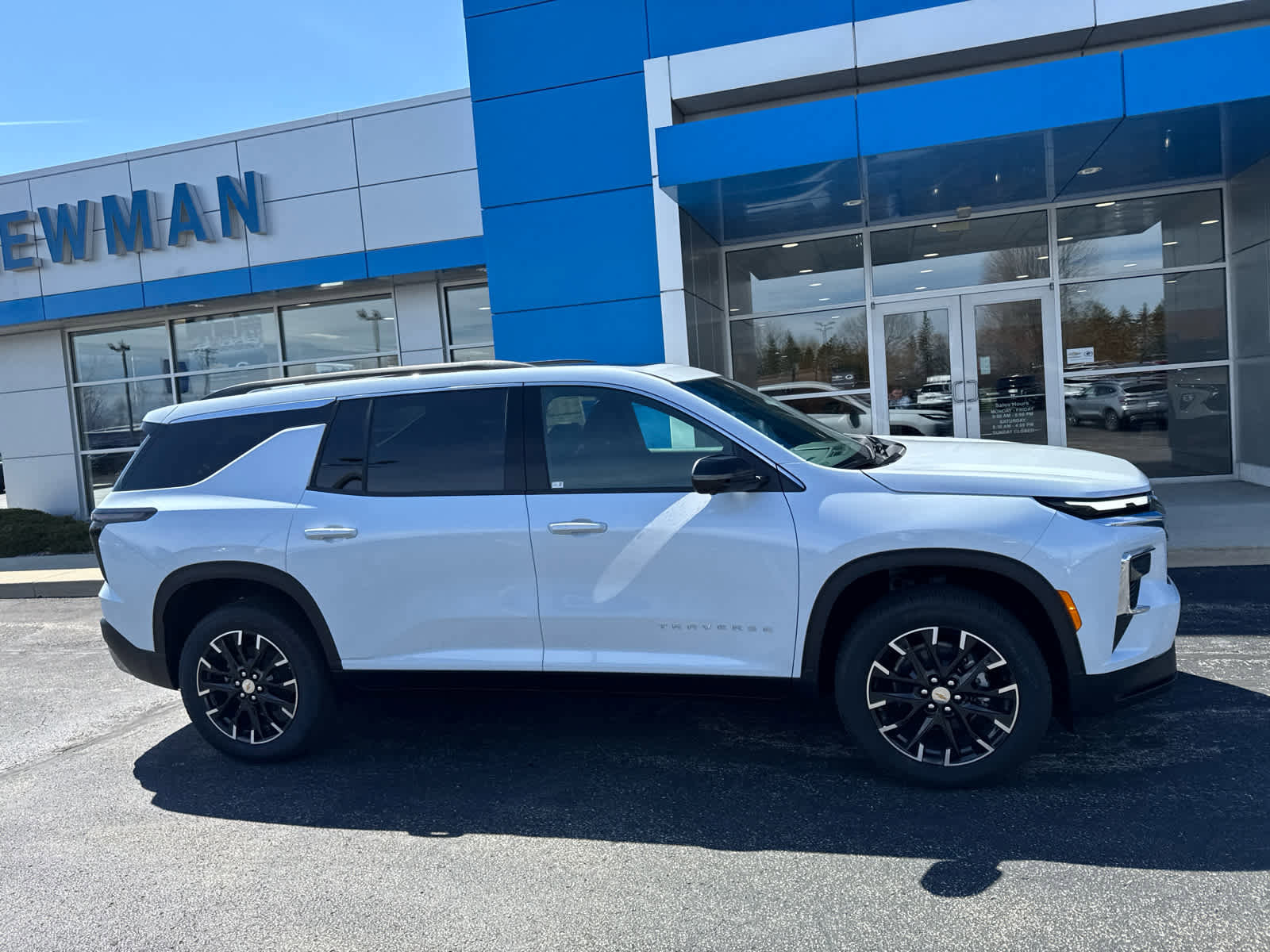 New 2026 Chevrolet Traverse LT w/ Sun and Wheel Package AWD/4WD image 2