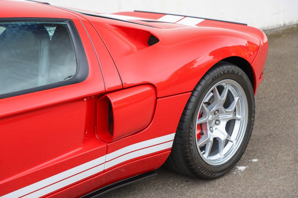 Used 2006 Ford GT RWD image 81