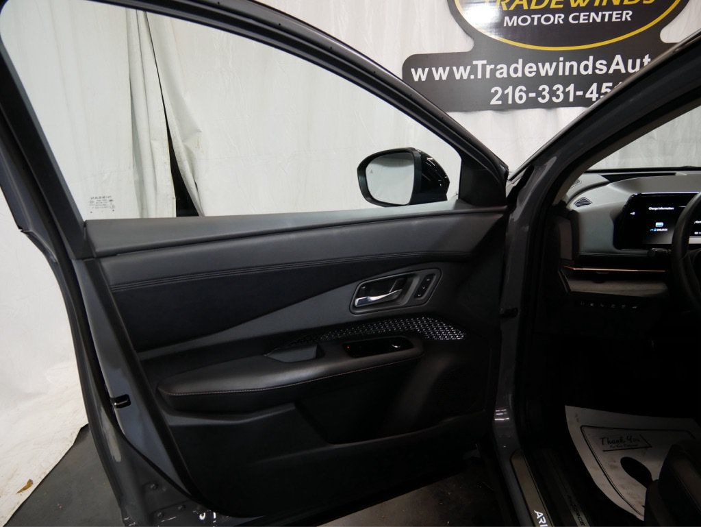 Used 2024 Nissan Ariya AWD image 12