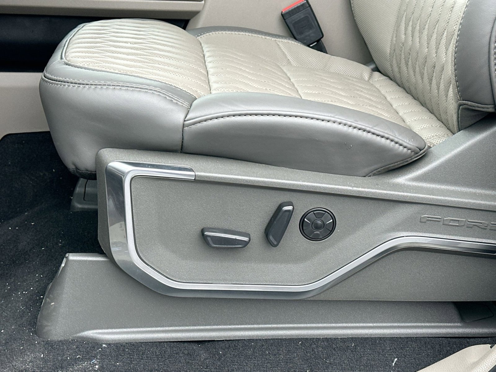 New 2026 Ford F450 Platinum w/ Platinum Plus Package image 15