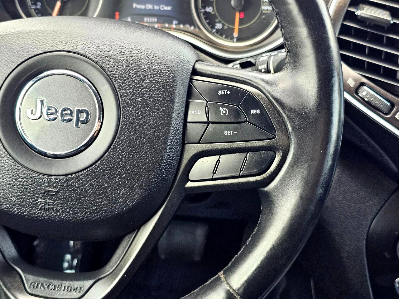 Used 2019 Jeep Cherokee Trailhawk w/ Cold Weather Group image 25