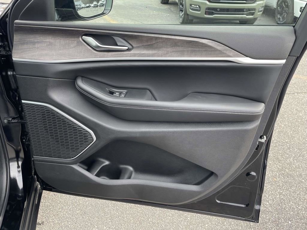 New 2026 Jeep Grand Cherokee Limited image 16