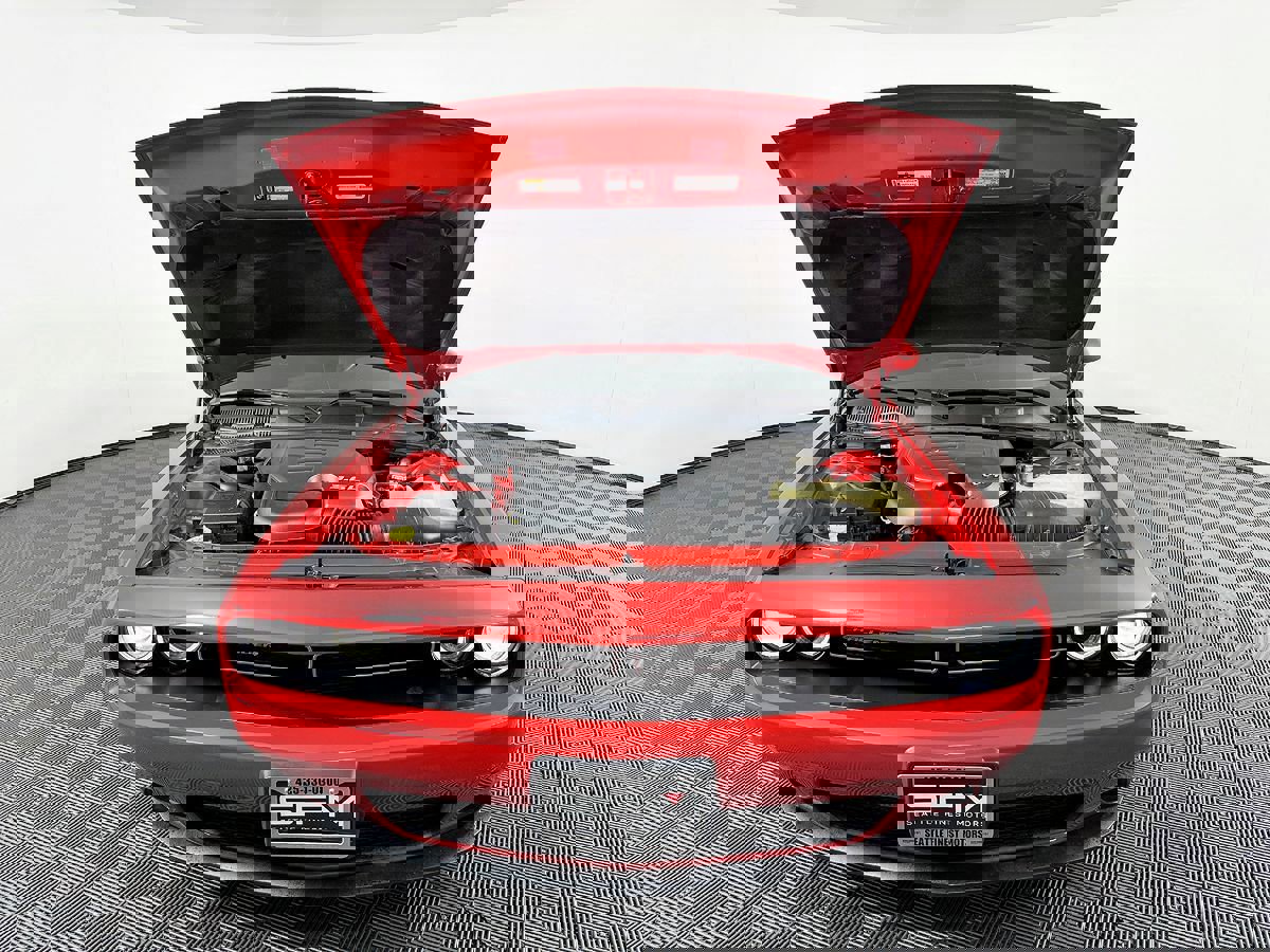 Used 2015 Dodge Challenger SXT w/ Driver Convenience Group RWD image 17