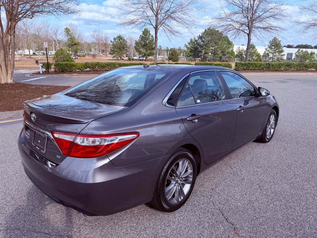Used 2016 Toyota Camry SE w/ Moonroof Package image 13
