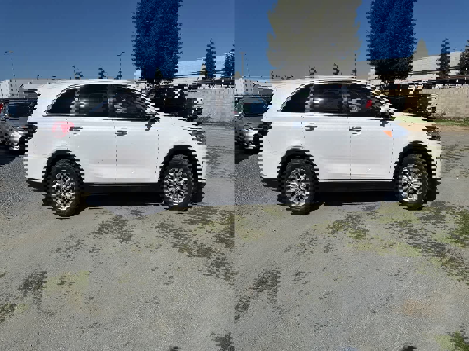 Used 2020 Kia Sorento LX image 4