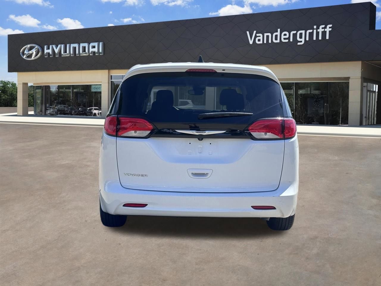 Used 2023 Chrysler Voyager LX FWD image 11