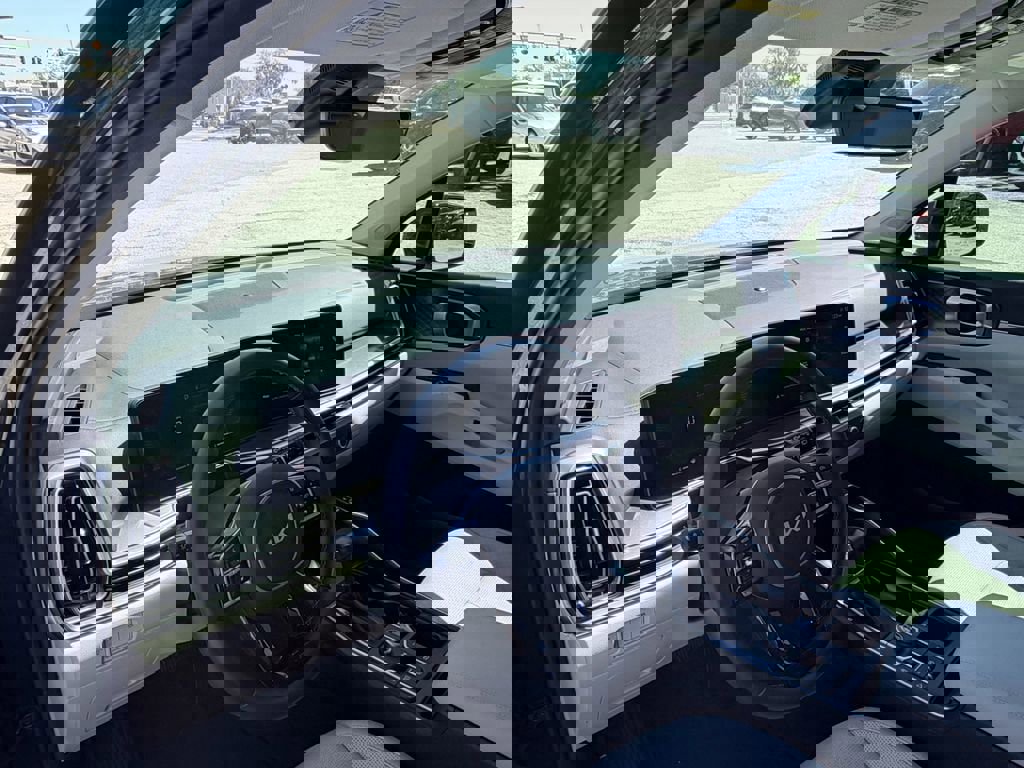 Certified 2025 Kia Sorento S w/ Panoramic Sunroof Package image 20