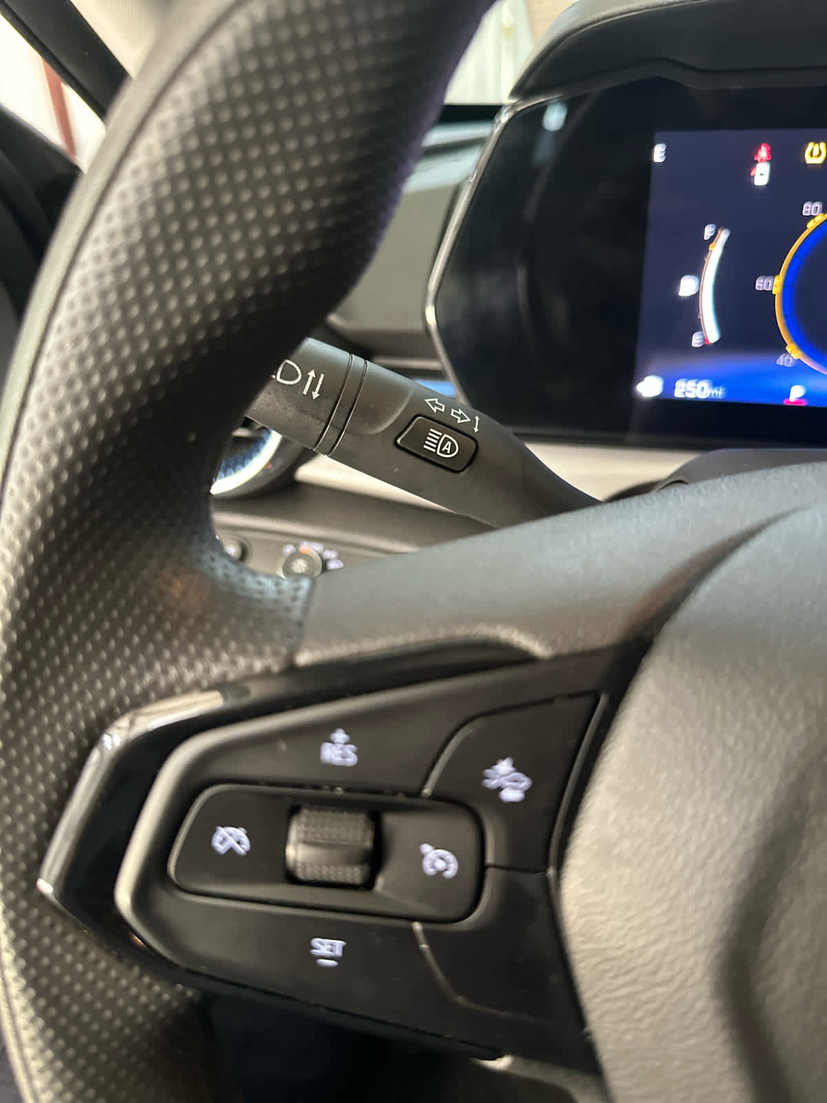 Used 2025 Chevrolet Trax LT FWD image 22