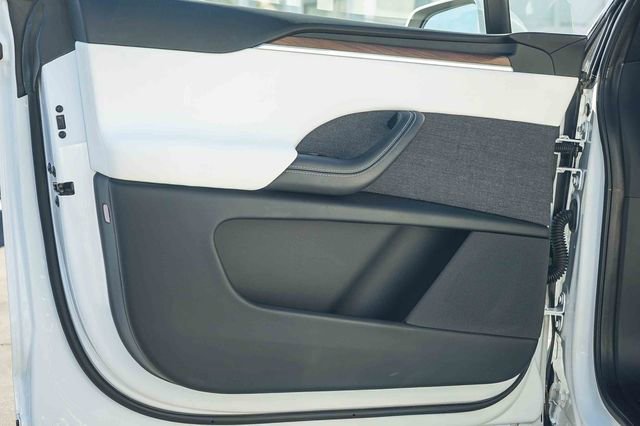 Used 2022 Tesla Model X image 22