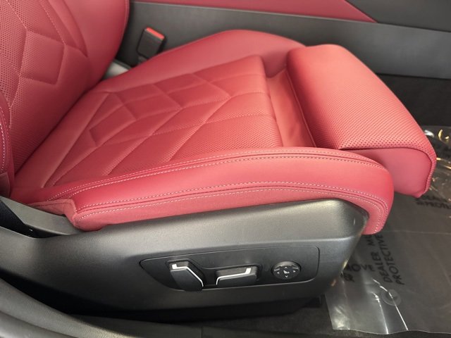 Used 2025 BMW i5 xDrive40 w/ Premium Package image 57