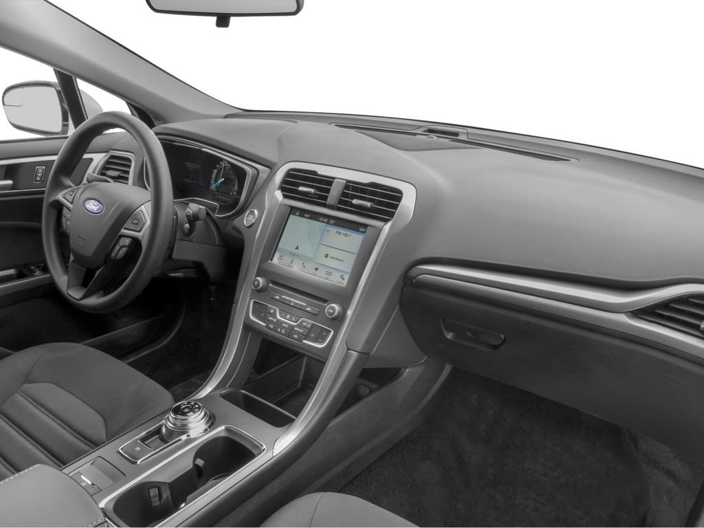 Used 2018 Ford Fusion SE w/ Fusion SE Technology Package FWD image 17