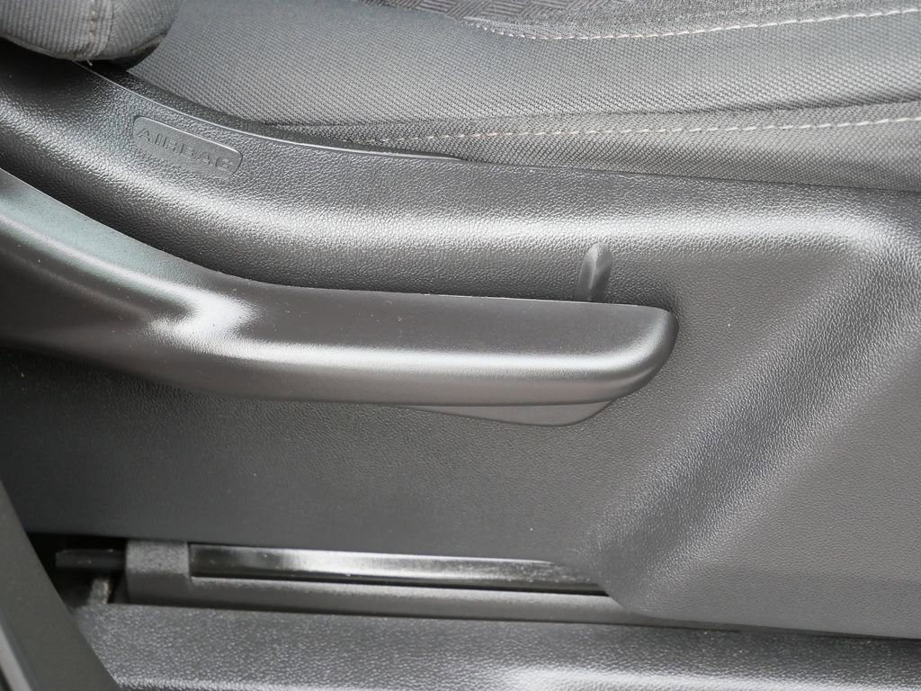 Used 2020 Chevrolet Silverado 1500 LT image 16