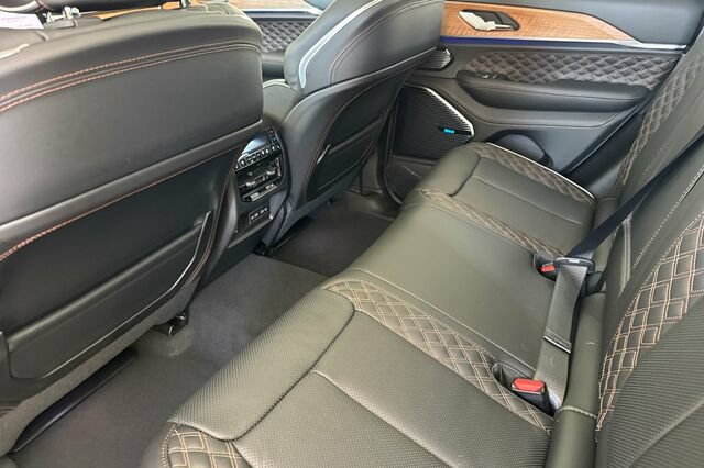 New 2026 Jeep Grand Cherokee Summit w/ Obsidian Package AWD/4WD image 9
