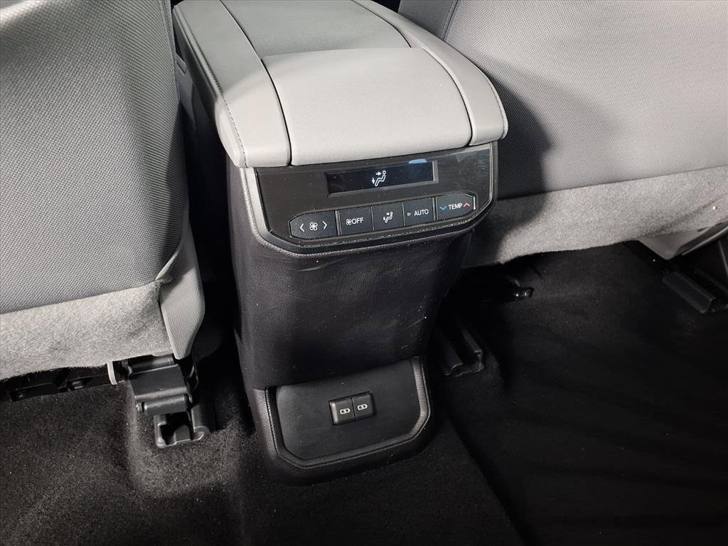 Used 2023 Toyota Highlander LE image 13
