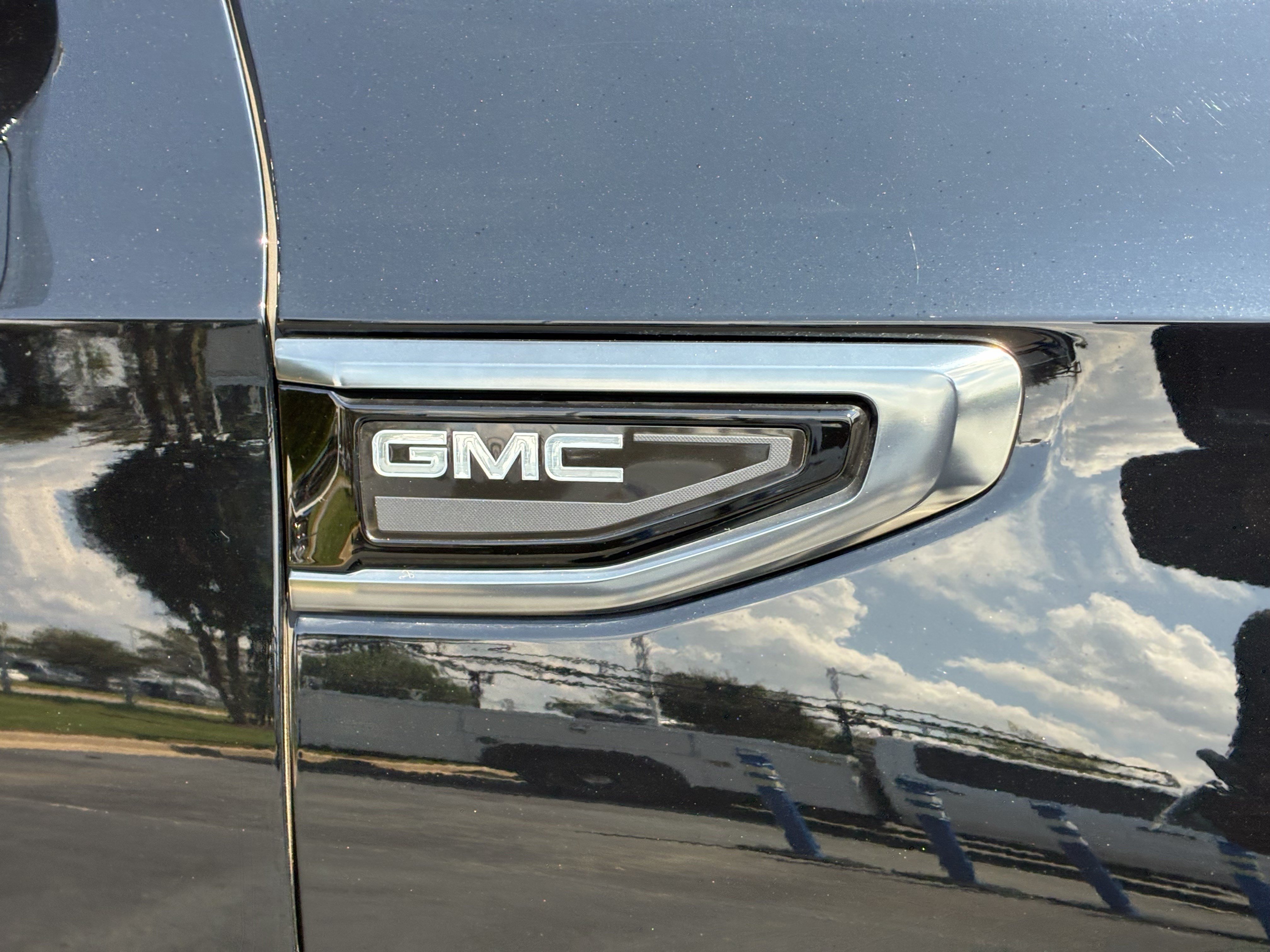 Used 2024 GMC Yukon AT4 AWD/4WD image 9