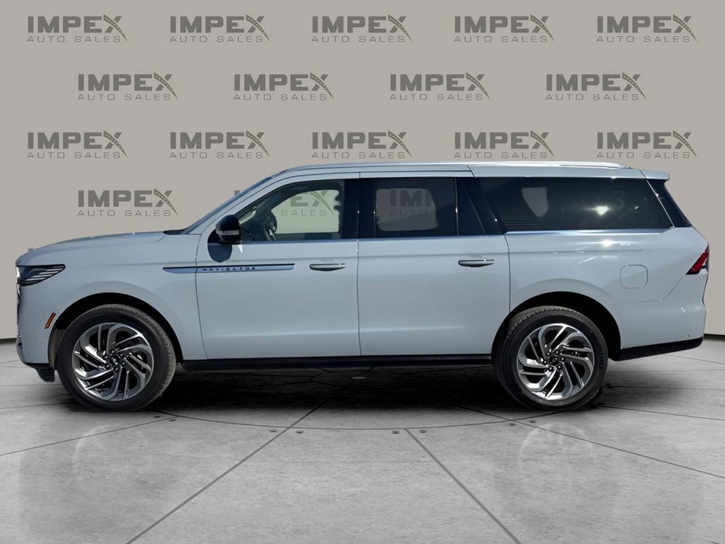 Used 2025 Lincoln Navigator L Reserve image 2
